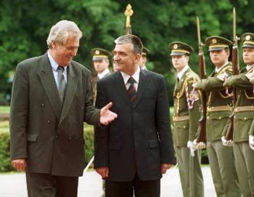Ο Ζ.Ζίζιτς με τον πρωθυπουργό της Τσεχίας