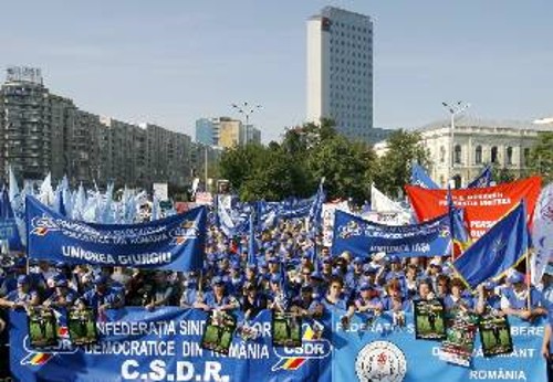 Από πρόσφατη διαδήλωση δημόσιων υπαλλήλων στο Βουκουρέστι
