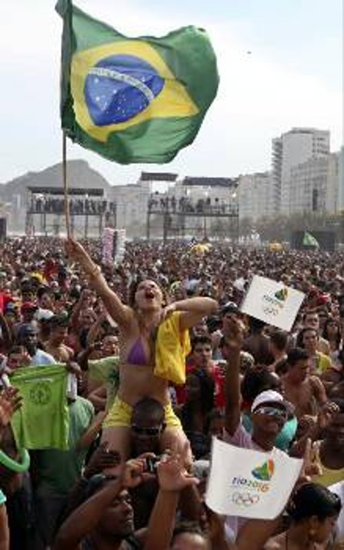 Οι πολίτες του Ρίο πανηγύρισαν πρώτοι την επιλογή της πόλη τους. Κάποιοι άλλοι όμως είναι αυτοί που θα γελάσουν στο τέλος...