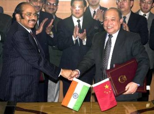 Από την υπογραφή της συμφωνίας με τις Ινδίες