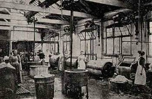 Κάτω από κακές συνθήκες, με βαρύ έργο και χαμηλούς μισθούς, δούλευαν οι εργάτριες σε επιχειρήσεις με πλυντήρια στις ΗΠΑ γύρω στο 1900
