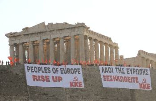 Το πανό του ΚΚΕ το Μάη του 2010 στην Ακρόπολη συμβόλισε την αναγκαία πάλη των λαών κατά της ΕΕ