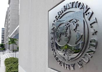 Οι στόχοι που θέτει η έκθεση του ΔΝΤ, για φθηνότερη εργατική δύναμη και νέα πεδία κερδοφορίας για το κεφάλαιο, υπηρετούνται διαχρονικά από κάθε κυβέρνηση που διαχειρίζεται την εξουσία της άρχουσας τάξης