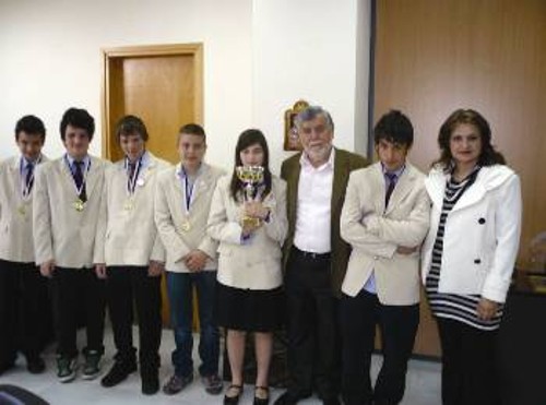 Η σκακιστική ομάδα του σχολείου «Παιδαγωγική Πρωτοπορία» κατέκτησε την 1η θέση στο Πανελλήνιο Ομαδικό Σχολικό Πρωτάθλημα 2010 που έγινε πρόσφατα στη Χαλκιδική