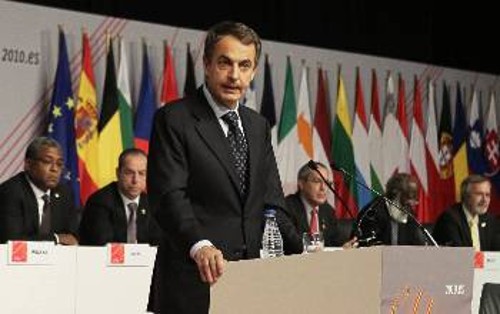 Ο Ισπανός πρωθυπουργός ως προεδρεύων στη σύνοδο που επιχειρεί να συγκαλύψει το χαρακτήρα της ΕΕ ως ιμπεριαλιστικού οργανισμού