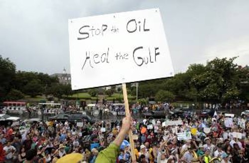 Διαδήλωση στη Νέα Ορλεάνη (ΗΠΑ) ενάντια στην BP για το έγκλημα στον Κόλπο του Μεξικού