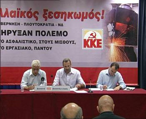 Τις θέσεις του ΚΚΕ για τον αθλητισμό ανέλυσαν το μέλος του ΠΓ της ΚΕ του ΚΚΕ Νίκος Σοφιανός (αριστερά) ο υπεύθυνος του τμήματος Φυσικής Αγωγής και Αθλητισμού της ΚΕ του ΚΚΕ Θ. Λιάππης (κέντρο) και ο βουλευτής του Κόμματος Γιάννης Γκιόκας (δεξιά)