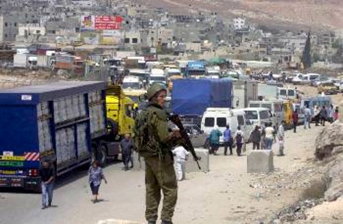 Σε ασφυκτικό κλοιό: Το Ισραήλ ενέτεινε κι άλλο χτες τα μέτρα ασφαλείας, στα παλαιστινιακά εδάφη