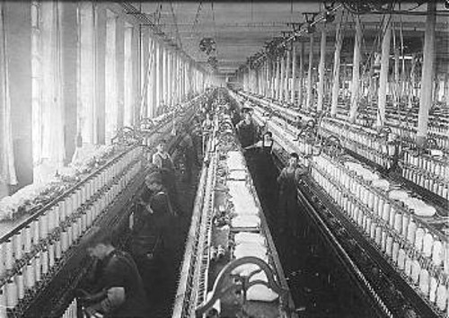 Ανήλικοι εργάτες σε κλωστοϋφαντουργείο στα τέλη του 18ου αιώνα στην Αγγλία