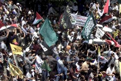 Για «εκδίκηση» μίλησε εκπρόσωπος της Χαμάς στην κηδεία του Σελίμ Αμπού Ζεΐντ και των δύο ανήλικων παιδιών του χτες