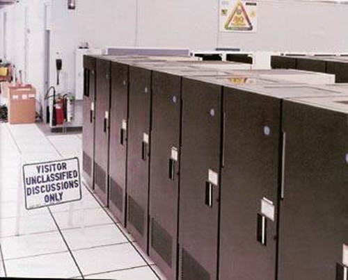 Ενα τμήμα των υπερυπολογιστών της Πρωτοβουλίας Στρατηγικών Υπολογιστών με Επιταχυντές (ASCI) στο υψηλής ασφάλειας μηχανογραφικό κέντρο του Εθνικού Εργαστηρίου Λόρενς Λίβερμορ των ΗΠΑ