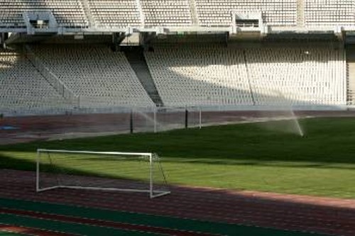 Ακόμη και το κορυφαίο γήπεδο της χώρας, το ΟΑΚΑ, έχει άθλιο αγωνιστικό χώρο