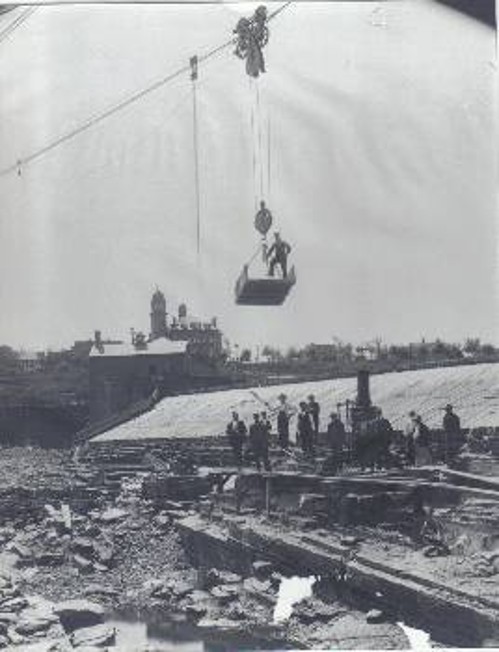 Ιρλανδοί εργάτες στα τέλη του 18ου αι. (1847) σκάβουν κανάλια για την κατασκευή νέου φράγματος