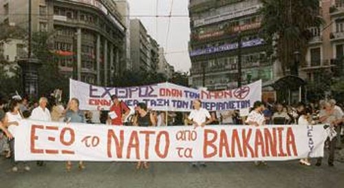 Από παλιότερη αντιΝΑΤΟική πορεία διαμαρτυρίας στο κέντρο της Αθήνας