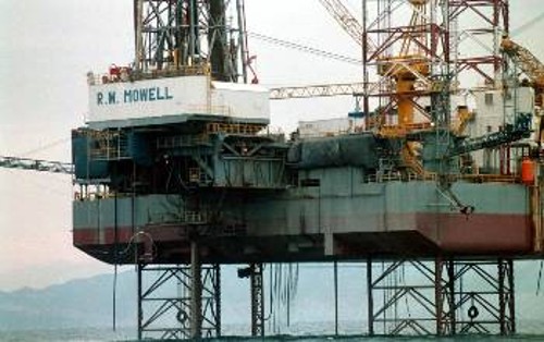 Τον Ιούλη του 1981 άρχισε η άντληση πετρελαίου στη Θάσο, η οποία συνεχίζεται μέχρι σήμερα. Το πετρέλαιο της Θάσου είναι ουσιαστικά το πρώτο ελληνικό πετρέλαιο