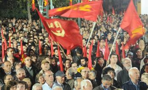 Το θετικό εκλογικό αποτέλεσμα για το ΚΚΕ, βρήκε συνέχεια στο συλλαλητήριο που διοργάνωσε το Κόμμα, προχτές, στην πλατεία Συντάγματος, στην Αθήνα