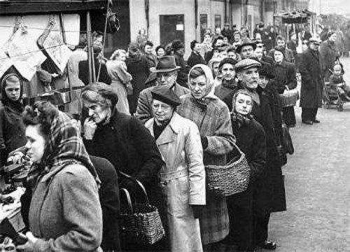 Περιμένοντας για ψωμί, στο Βερολίνο (δεκαετία '30)