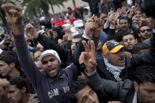 Ο λαός της Τυνησίας συνεχίζει τις κινητοποιήσεις του