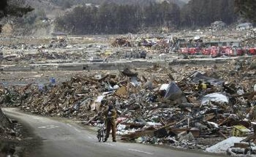Εικόνα διάλυσης και καταστροφής μετά το τσουνάμι στη Φουκουσίμα...