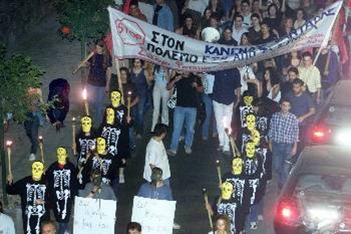 Από τη χτεσινή πορεία των αντιιμπεριαλιστικών δυνάμεων στους δρόμους της Θεσσαλονίκης