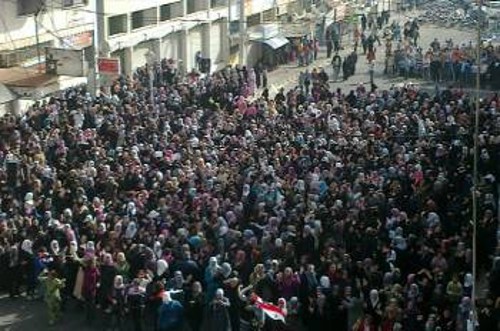 Οι διαδηλώσεις που γίνονται στη Συρία έχουν τη ρίζα τους στο εσωτερικό της χώρας. Στα οικονομικά, κοινωνικά και πολιτικά προβλήματα, που βιώνουν η εργατική τάξη και τα άλλα λαϊκά στρώματα. Ωστόσο, είναι φανερό ότι αξιοποιούνται από αστικές δυνάμεις και ιμπεριαλιστικά κέντρα