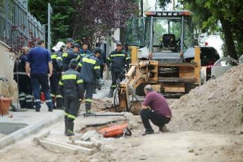 Στα 3 - 4 μέτρα θάφτηκε ο εργαζόμενος μετανάστης στα έργα αποχέτευσης στην Κηφισιά