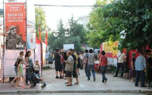 Εκατοντάδες οικογένειες Ελλήνων και μεταναστών παίρνουν μέρος στο Διήμερο που διοργανώνει κάθε χρόνο η ΚΟΑ