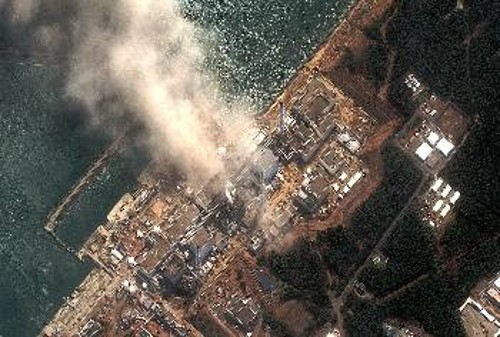 Τις πρώτες μέρες του δυστυχήματος, η ιαπωνική κυβέρνηση αγνόησε τα επιστημονικά δεδομένα για την έκλυση ραδιενέργειας, εκθέτοντας σε κίνδυνο χιλιάδες κατοίκους των γύρω περιοχών, μεταξύ αυτών και εκατοντάδες μαθητές