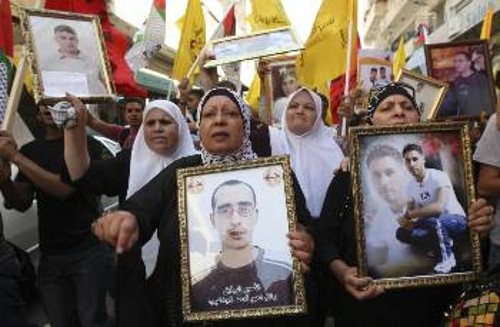 Καθημερινά διαδηλώνουν οι συγγενείς των Παλαιστίνιων κρατουμένων