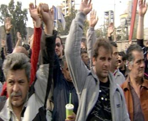 Ξεκάθαρο μήνυμα έστειλαν στην εργοδοσία οι εργαζόμενοι της «Ελληνικής Χαλυβουργίας» αποφασίζοντας στη χθεσινή ΓΣ τη συνέχιση της απεργίας