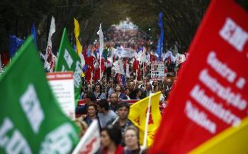 Από την μεγάλη διαδήλωση στην Λισαβόνα στις 11 Νοέμβρη