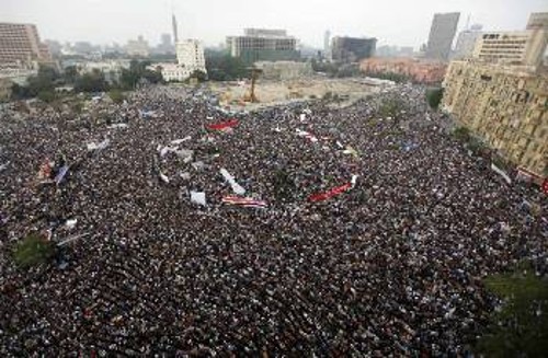 Από τη μεγάλη διαδήλωση ενάντια στο στρατό στην Αίγυπτο