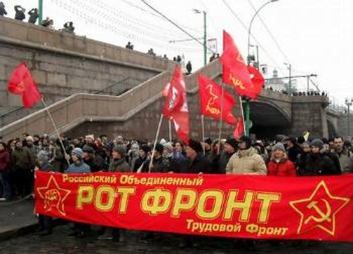Από διαδήλωση του Ενιαίου Μετώπου Εργαζομένων Ρωσίας στο Λένινγκραντ ενάντια στη νοθεία στις εκλογές 4/12/11