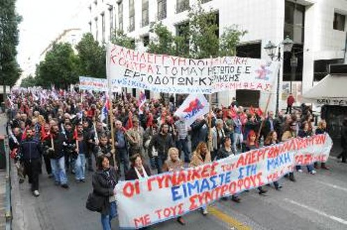 Στιγμιότυπο από κινητοποίηση αλληλεγγύης στους χαλυβουργούς που το ΠΑΜΕ οργάνωσε το Δεκέμβρη στην Αθήνα