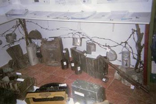 Ατομικά είδη εκτελεσμένων στρατιωτών και τηλεπικοινωνιακό υλικό της ιταλικής Μεραρχίας