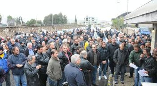Να συνεχίσουν και να κλιμακώσουν τον αγώνα αποφάσισαν οι εργαζόμενοι της «Ελληνικής Χαλυβουργίας» στη νέα μαζική γενική συνέλευση
