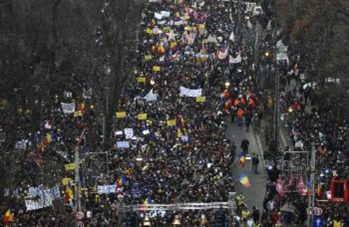 Από φετινή διαδήλωση στο Βουκουρέστι ενάντια στα μέτρα λιτότητας