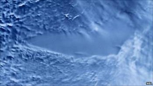 Δορυφορική φωτογραφία του χαρακτηριστικού σχήματος του παγοκαλύμματος πάνω από τη λίμνη Βοστόκ
