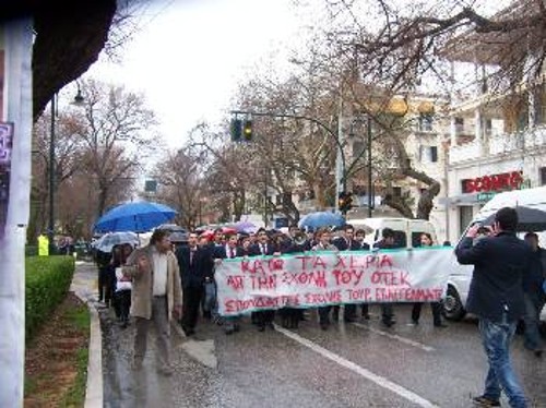 Από την πρόσφατη μαζική κινητοποίηση στην Κέρκυρα ενάντια στο κλείσιμο της σχολής