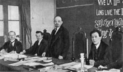 Ο Λένιν στο βήμα στο 1ο Συνέδριο της Κομμουνιστικής Διεθνούς