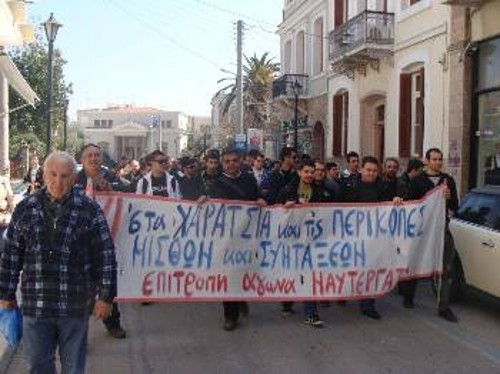 Την πολιτική που βουλιάζει ναυτεργάτες και νησιώτες σε απόγνωση κατήγγειλε και η κινητοποίηση που έγινε στη Χίο την Πέμπτη (φωτ.)