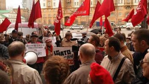 Από τη χτεσινή αντιΝΑΤΟική διαδήλωση του ΚΚΡΟ στη Μόσχα