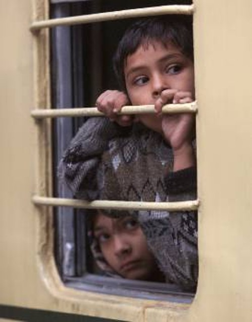 Παιδικά μάτια μέσα από το τελευταίο τρένο που φεύγει από το Πακιστάν προς το Νέο Δελχί