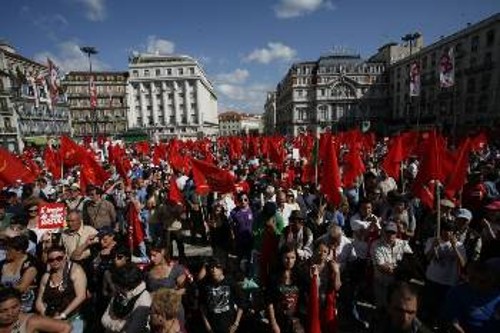 Χιλιάδες άνθρωποι συμμετείχαν στη συγκέντρωση διαμαρτυρίας που διοργάνωσε το Πορτογαλικό ΚΚ στα τέλη του Μάη ενάντια στα μέτρα λιτότητας και την αντιλαϊκή πολιτική