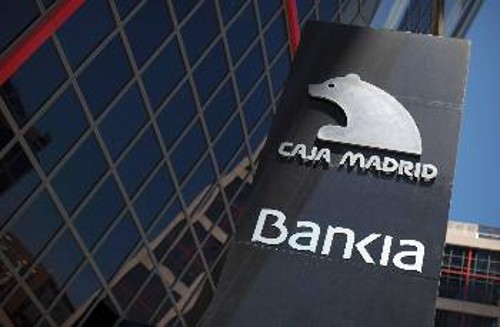 Η ισπανική κυβέρνηση κρατικοποίησε την Bankia, την μπούκωσε με χρήμα, έγδυσε τους μικροεπενδυτές και την ετοιμάζει ξανά για πεσκέσι στους ιδιώτες
