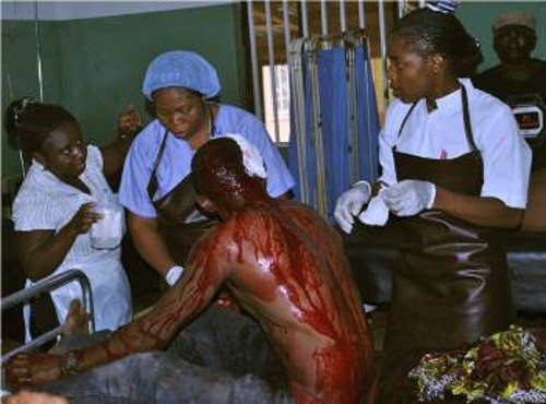 Ενας από τους δεκάδες τραυματίες των βομβιστικών επιθέσεων σε εκκλησίες της Καντούνα