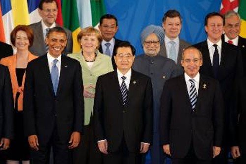 Οι εκπρόσωποι του κεφαλαίου στην «G20» χαμογελάνε, ενώ τρώγονται για τα ιδιαίτερα συμφέροντά τους, αλλά ενώνονται στο τσάκισμα των λαών