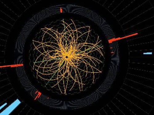 Σύγκρουση δεσμών πρωτονίων μέσα στον ανιχνευτή CMS του CERN, από την οποία παράχθηκαν 4 ηλεκτρόνια υψηλής ενέργειας (πράσινες γραμμές και κόκκινοι πύργοι). Το φαινόμενο αυτό που καταγράφτηκε το 2011, δείχνει να έχει τα χαρακτηριστικά που αναμένονται από τη διάσπαση του μποζονίου Χιγκς και συμβαδίζει με τις διαδικασίες που προβλέπει το Καθιερωμένο Μοντέλο.