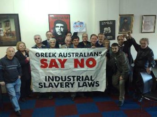 Από εκδήλωση των Ελλήνων μεταναστών στην Αυστραλία. Χαρακτηριστικό το μήνυμά τους: «Λέμε όχι στους νόμους της σκλαβιάς που θέλουν να επιβάλουν οι βιομήχανοι»