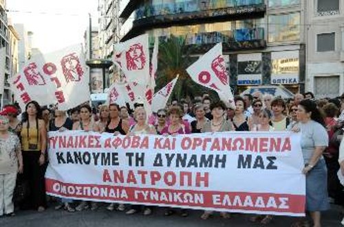 Η Ομοσπονδία Γυναικών Ελλάδος στο πλευρό των χαλυβουργών